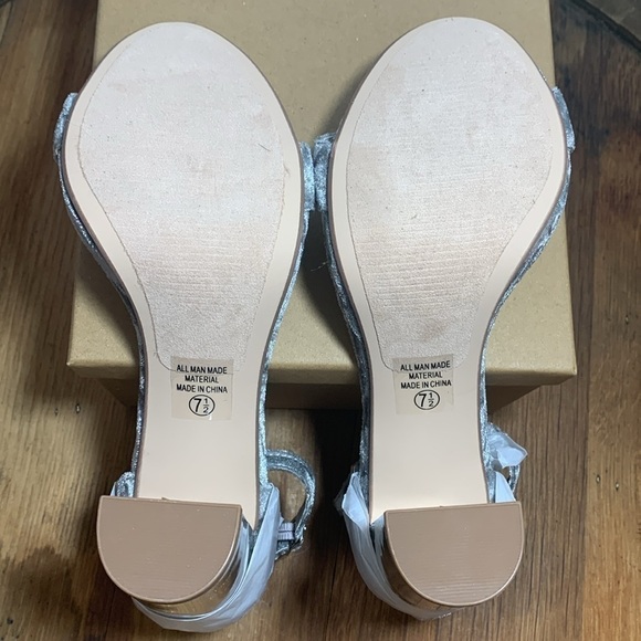 Delicious NWOT Gray Velvet Block Mirrored Chunky Ankle Strap Peep Toe Heels 7.5 - Picture 11 of 16